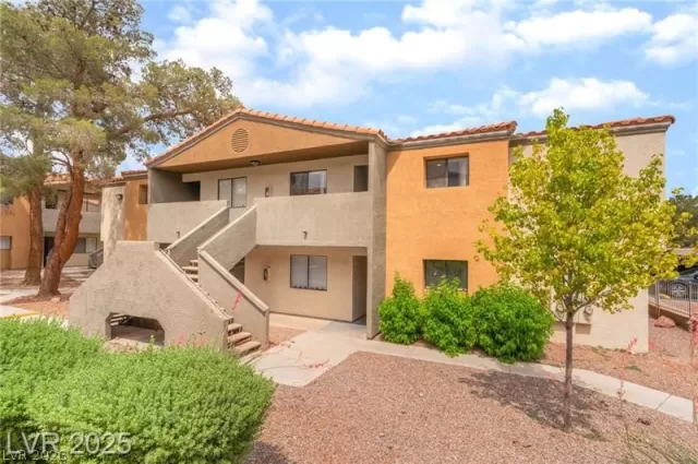 MLS: 2760061 Condo For Sale