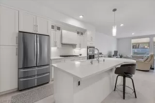 Photo #2: 2760181 Listing