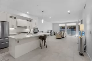 Photo #5: 2760181 Listing