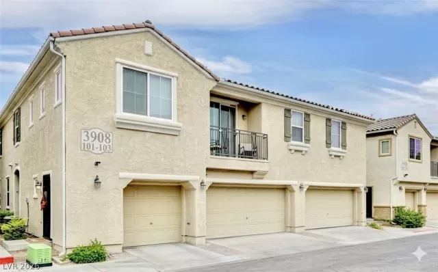 MLS: 2760232 Condo For Sale