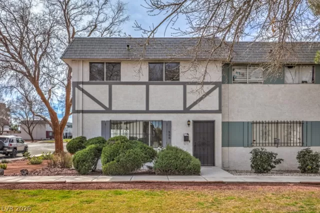 MLS: 2760268 Condo For Sale