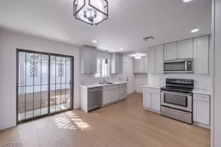 Photo #1: 2760268 Listing 