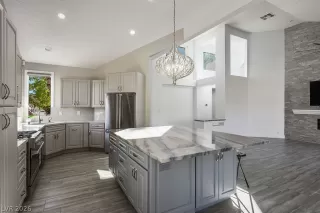 Photo #5: 2760269 Listing 