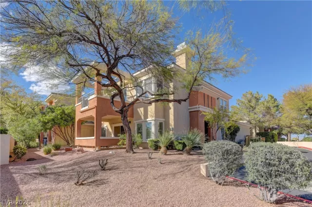 MLS: 2760486 Condo For Sale