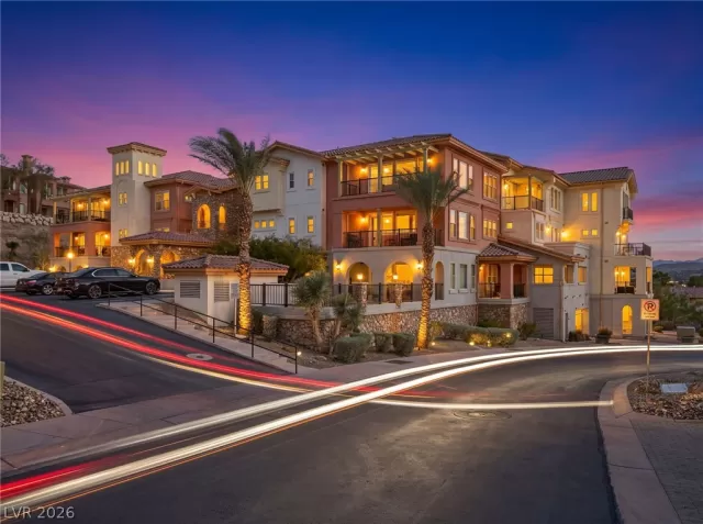 MLS: 2760516 Condo For Sale