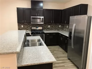 Photo #5: 2760535 Listing