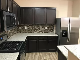 Photo #6: 2760535 Listing