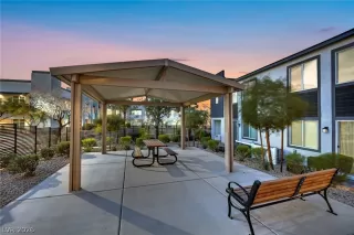 Photo #6: 2760566 Listing