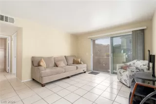 Photo #3: 2760740 Listing