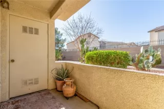 Photo #5: 2760740 Listing