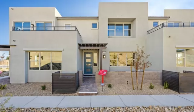 MLS: 2760767 Condo For Sale