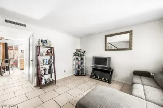 Photo #6: 2760839 Listing