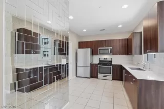 Photo #5: 2760895 Listing 