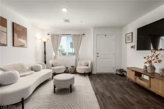 Photo #2: 2760925 Listing 