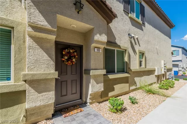 MLS: 2760928 Condo For Sale