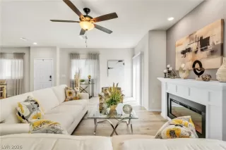 Photo #4: 2760928 Listing