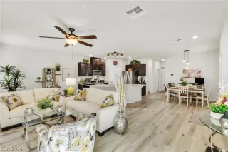 Photo #5: 2760928 Listing