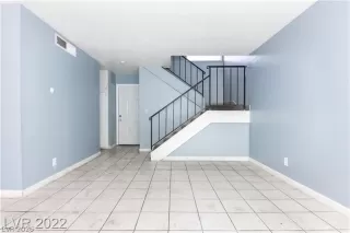 Photo #5: 2761049 Listing 