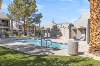 Photo #4: 2761086 Listing 