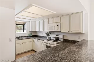 Photo #5: 2761086 Listing 