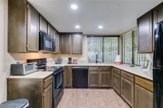 Photo #6: 2761108 Listing