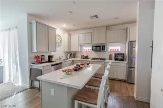 Photo #3: 2761132 Listing 