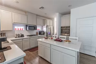 Photo #4: 2761132 Listing 