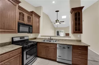 Photo #1: 2761158 Listing 