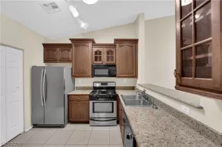 Photo #3: 2761158 Listing 