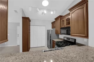 Photo #5: 2761158 Listing 