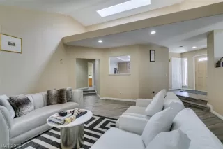 Photo #1: 2761187 Listing 