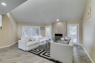 Photo #2: 2761187 Listing 