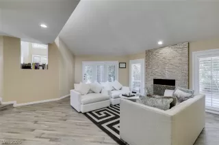 Photo #4: 2761187 Listing 