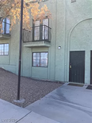 Photo #3: 2761392 Listing 