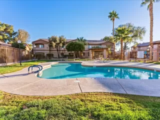 Photo #2: 2761497 Listing 