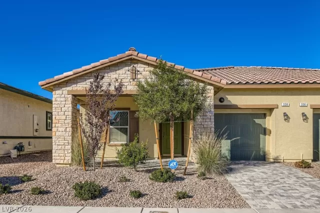 MLS: 2761586 Condo For Sale