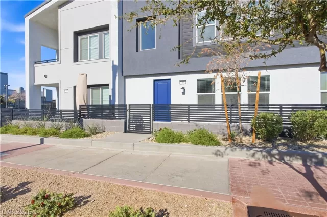 MLS: 2761596 Condo For Sale