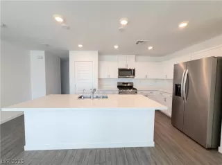 Photo #1: 2761643 Listing 