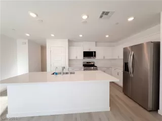 Photo #1: 2761748 Listing 