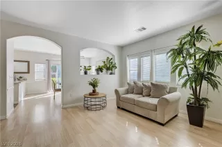 Photo #4: 2761861 Listing 