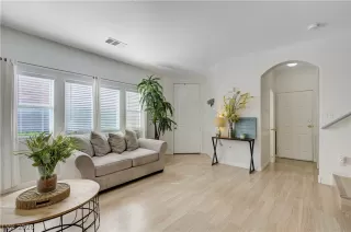 Photo #5: 2761861 Listing 