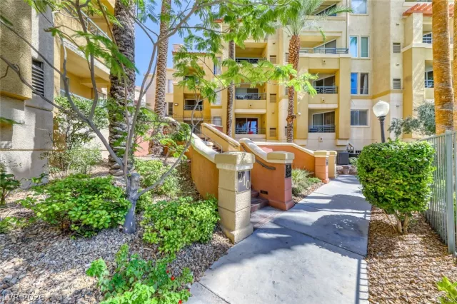 MLS: 2761887 Condo For Sale