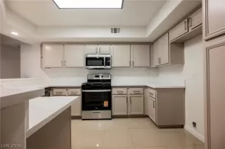 Photo #4: 2761941 Listing 