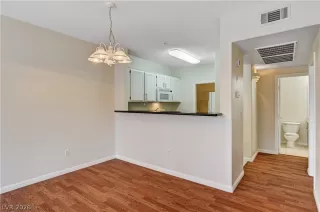 Photo #4: 2761958 Listing 