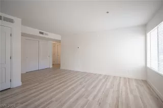 Photo #4: 2761972 Listing 