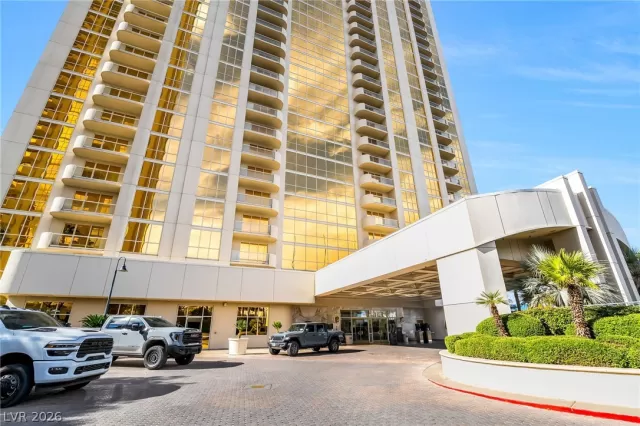 MLS: 2762070 Condo For Sale