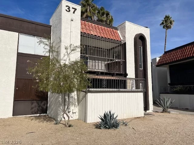 MLS: 2762074 Condo For Sale