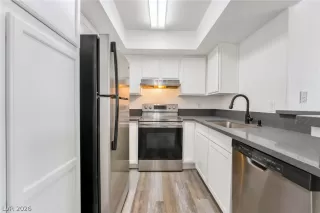 Photo #1: 2762085 Listing 