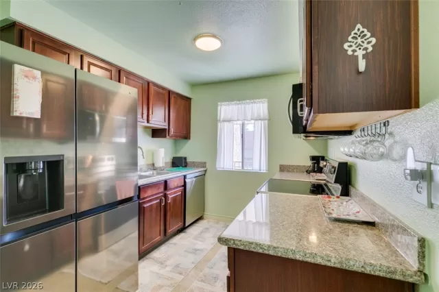 MLS: 2762120 Condo For Sale