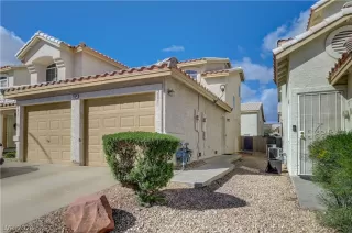 Browse active condo listings in SUMMERHILLS